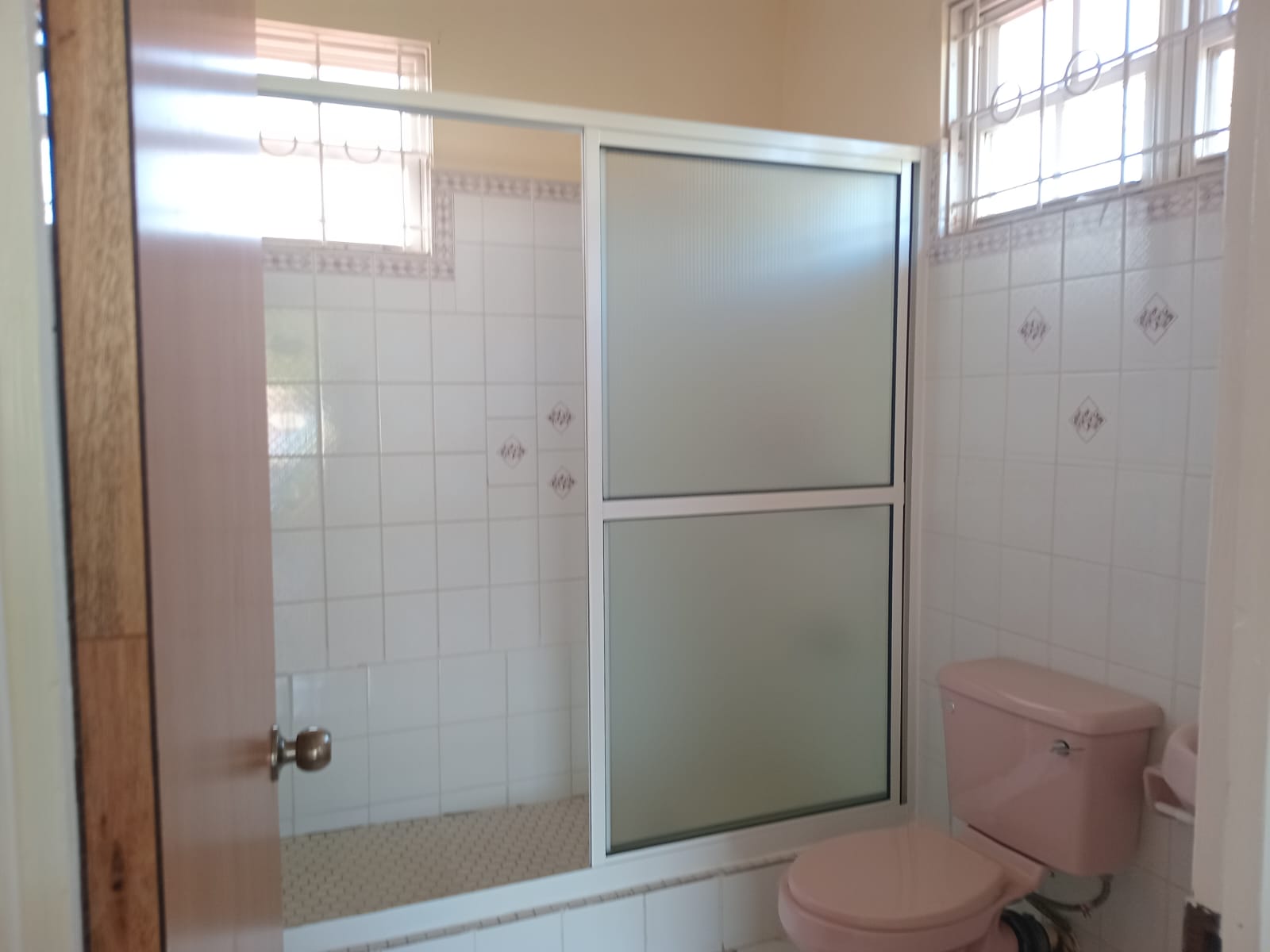 4 bedrooms, 2.5 baths house for sale in Belfast, Dominica – EC$995,000 / US$372,659