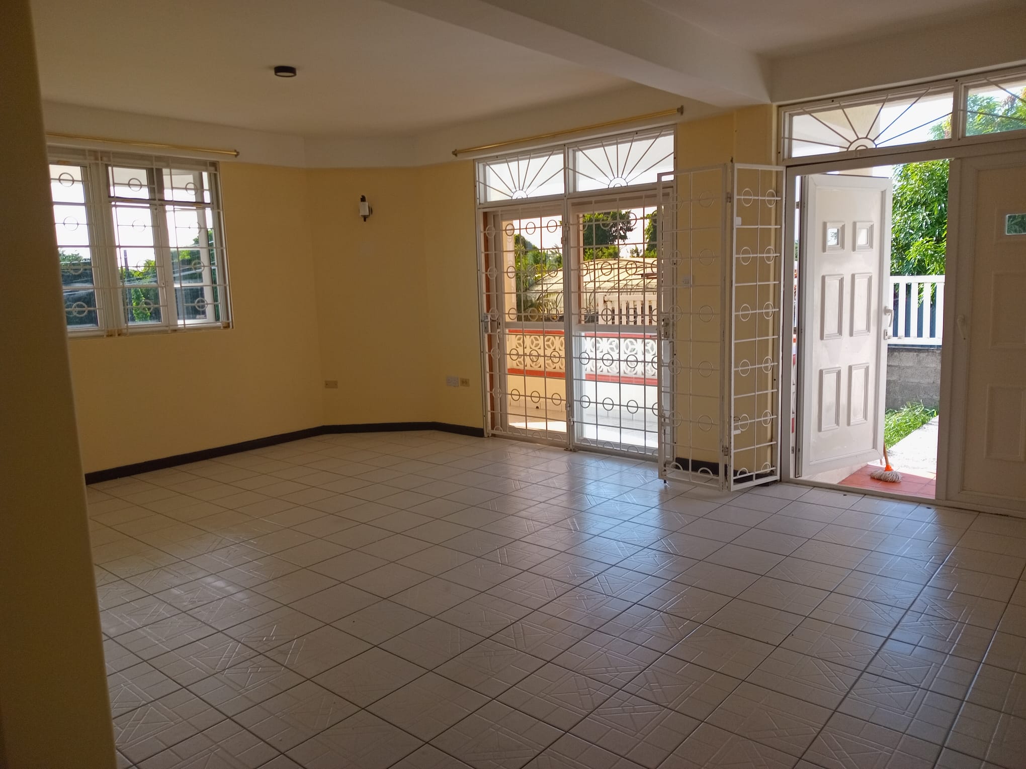 4 bedrooms, 2.5 baths house for sale in Belfast, Dominica – EC$995,000 / US$372,659