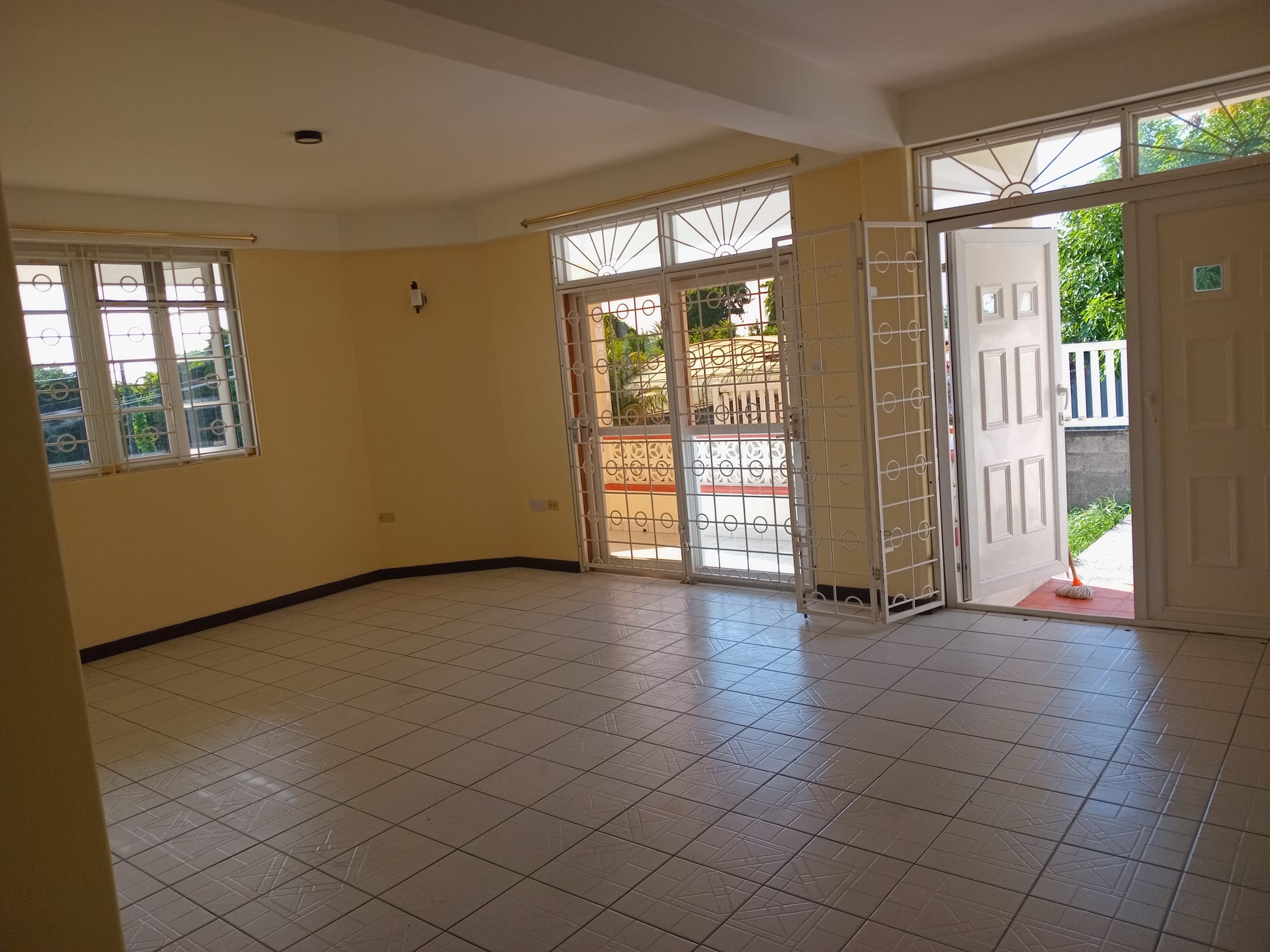 4 bedrooms, 2.5 baths house for sale in Belfast, Dominica – EC$995,000 / US$372,659