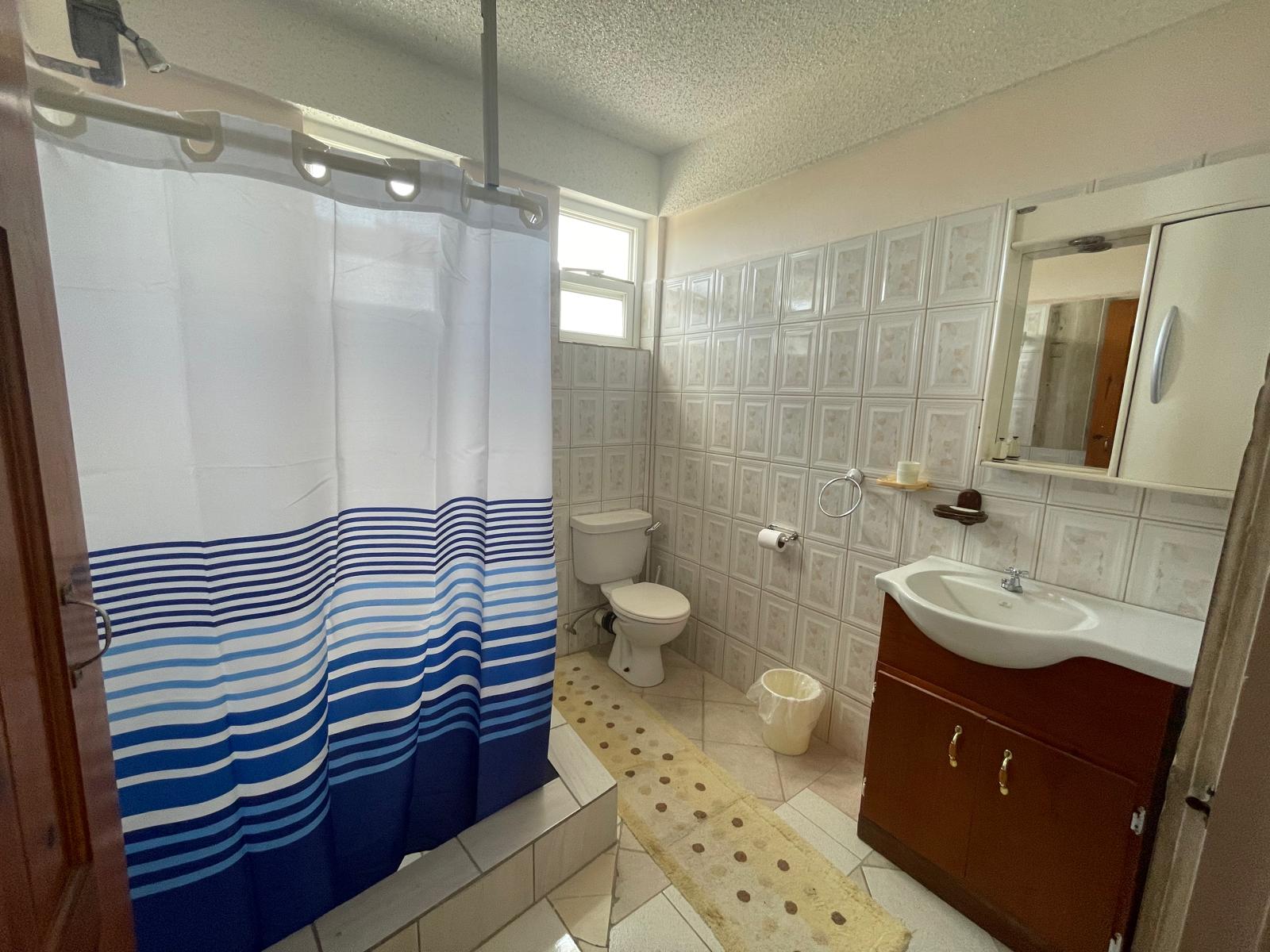3 bedrooms, 2 baths apt for rent in Belfast, Dominica – EC$2100 / US$787 monthly