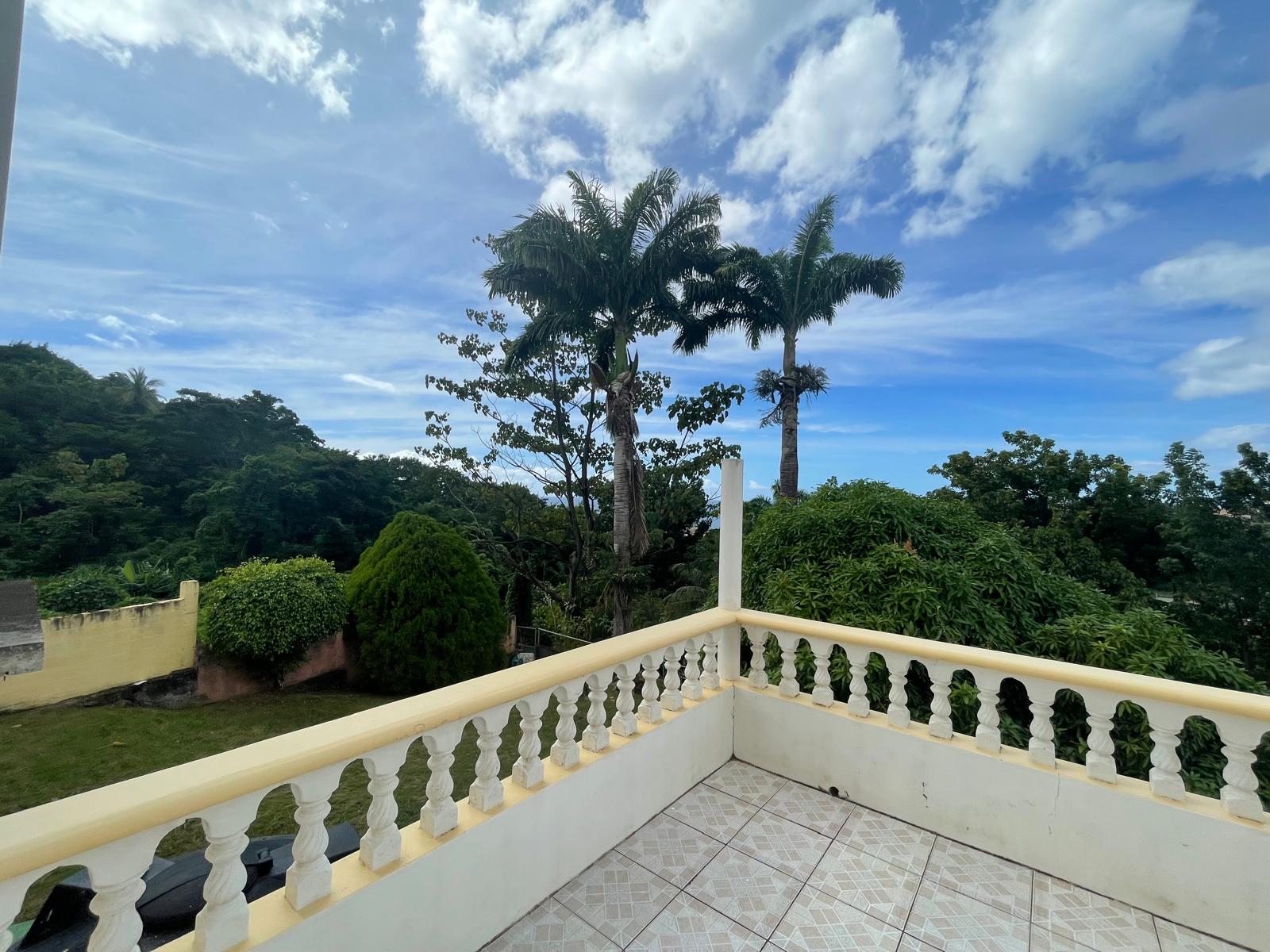 3 bedrooms, 2 baths apt for rent in Belfast, Dominica – EC$2100 / US$787 monthly