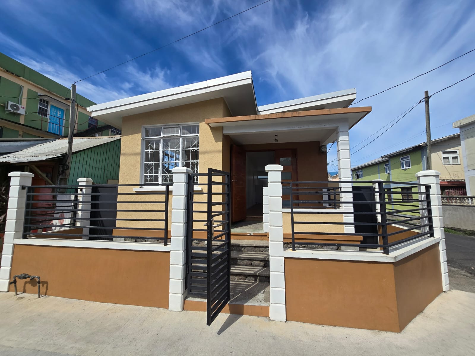 Commercial/residential building for sale in Pottersville, Dominica – EC$430,000 / US$161,048