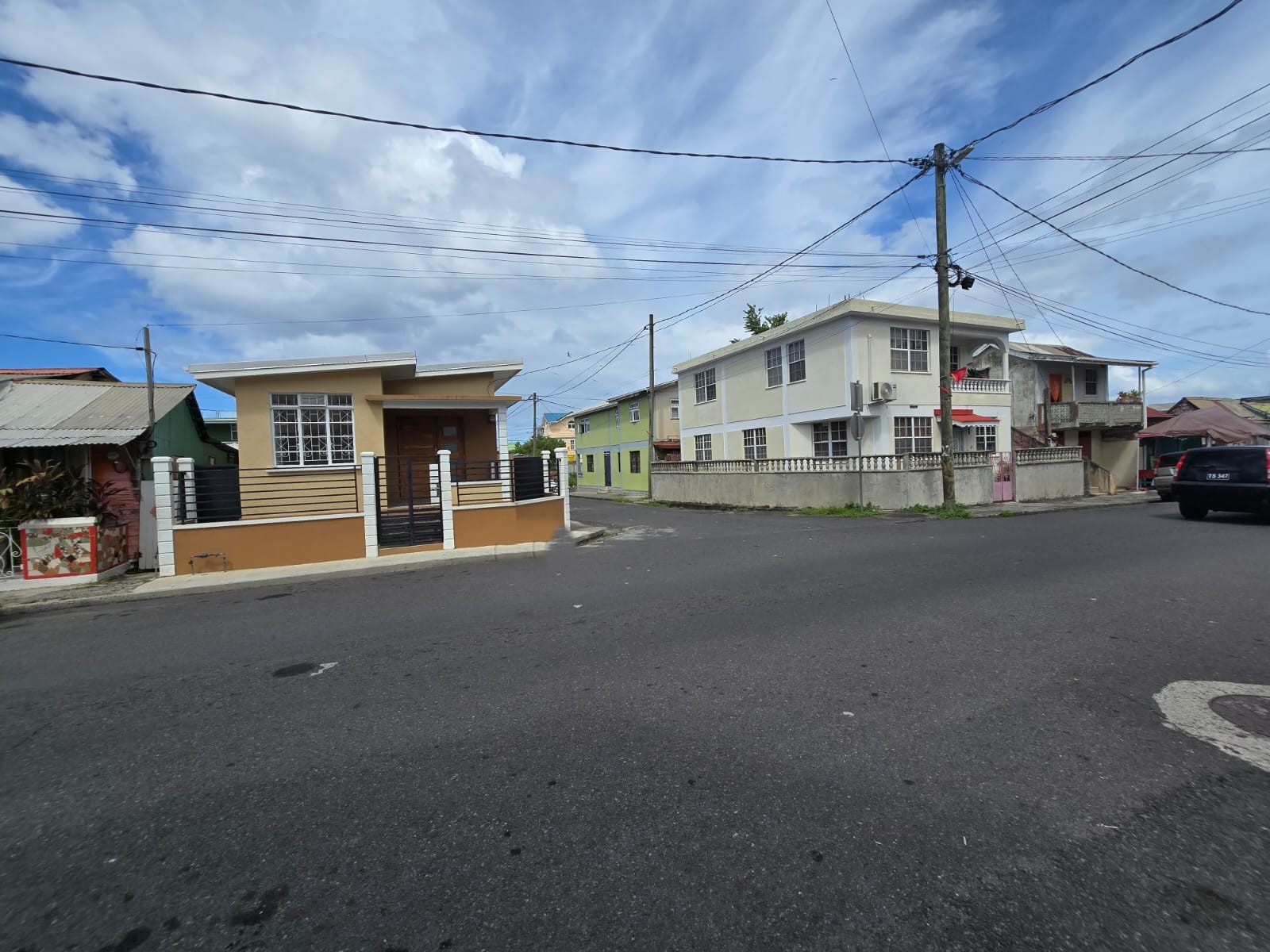 Commercial/residential building for sale in Pottersville, Dominica – EC$430,000 / US$161,048