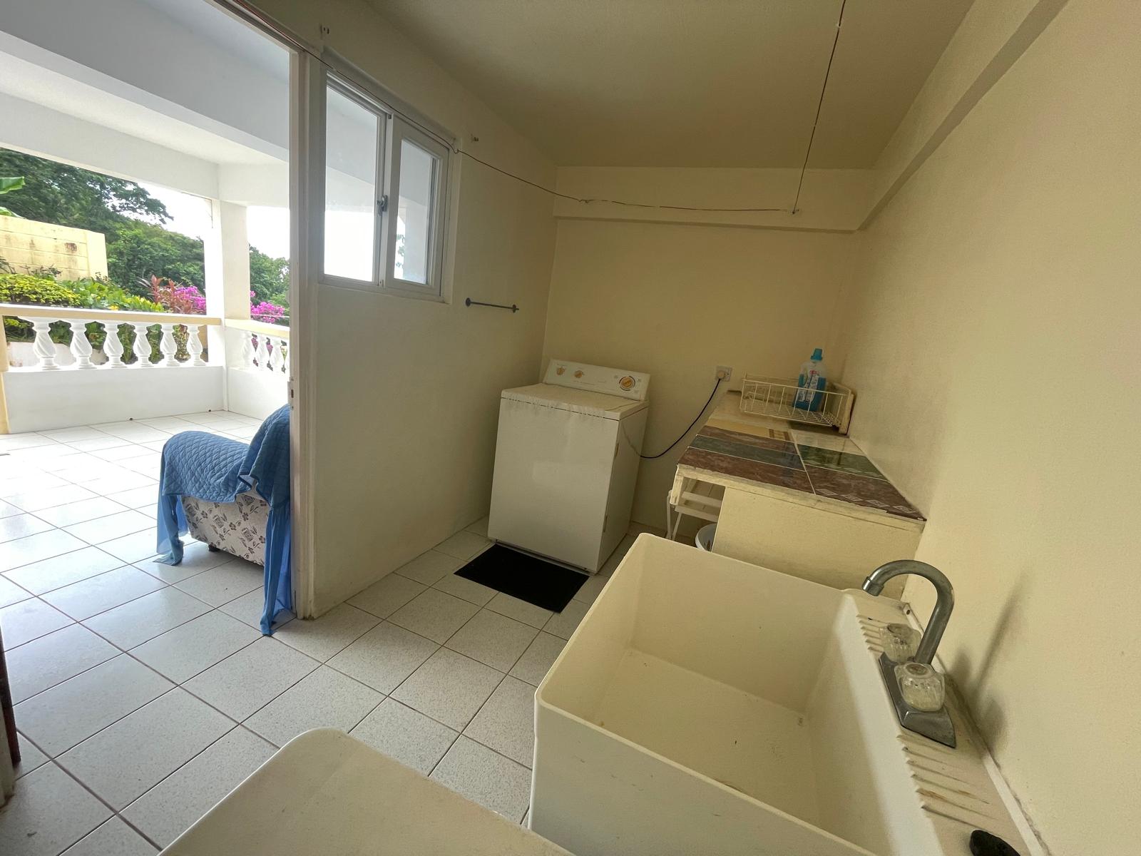 3 bedrooms, 2 baths apt for rent in Belfast, Dominica – EC$2100 / US$787 monthly