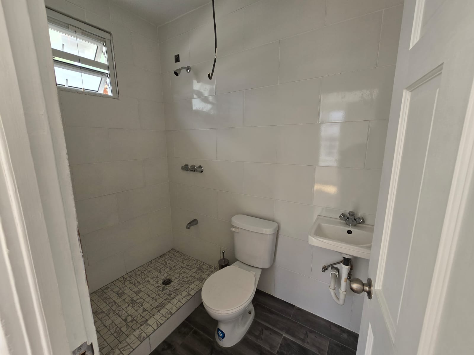 Commercial/residential building for sale in Pottersville, Dominica – EC$430,000 / US$161,048